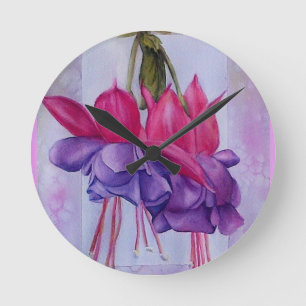 HORLOGE RONDE DEUX ROSES ET FLEURS FUCHSIA POURPRES