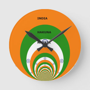 Horloge Ronde Drapeau national indien design avec "Hakuna Mat