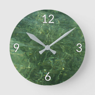 Horloge Ronde Eau au-dessus de l'herbe marine II (bleu et vert) 