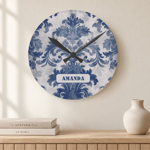 Horloge Ronde Élégant damas bleu toile de jouy monogramme