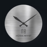 Horloge Ronde Élégant Monogramme Gris Argent Brossé Métallique<br><div class="desc">Élégant Monogramme Gris Argent Brossé À L'Horloge Ronde Personnalisée.</div>