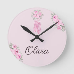 Horloge Ronde Élégant rose floral Ballerina Nom personnalisé