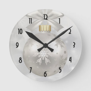 Horloge Ronde Élégante boule de Noël en argent sur les lumières 