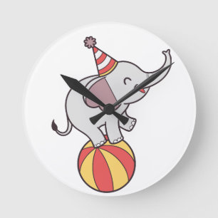 Horloge Ronde Éléphant de cirque mignon sur un ballon – Illustra