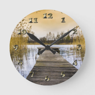 Horloge Ronde Embarcadère sur le fleuve Ukraine