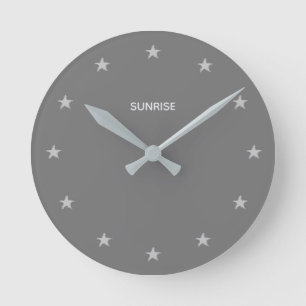 Horloge Ronde Étoiles argentées scintillantes chic sur gris