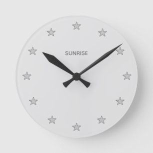 Horloge Ronde Étoiles grises scintillantes chic sur argent pouss
