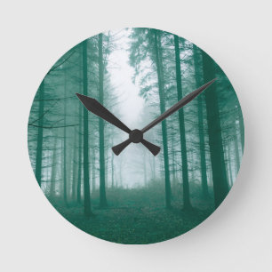 Horloge Ronde Fantasy forest with fog in Green