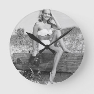 Horloge Ronde Femme dans le bikini