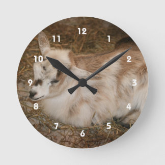 Horloge Ronde Fer petit bouc levant bébé