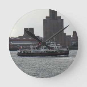 Horloge Ronde Ferry au-dessus de la rivière le Mersey