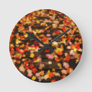 Horloge Ronde Feuilles de Maple d'Automne Rouge Jaune Clair