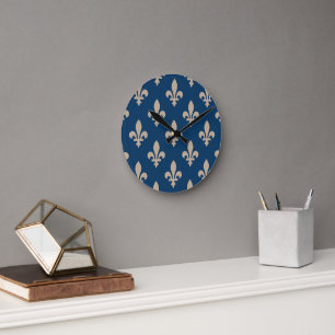 Horloge Ronde Fleur de Lis Motif, Royal French, Crème sur Blue