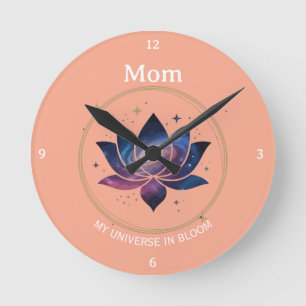 Horloge Ronde Fleur de Lotus Cosmique Maman en Fleur