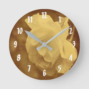 Horloge Ronde Fleur De Rose Blanche À Faux Sepia Vintage