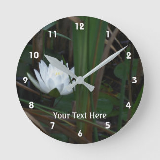 Horloge Ronde Fleur Lys d'eau en fleurs blanches Personnalisée