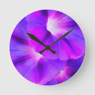 Horloge Ronde Fleurie de blanc et de pourpre