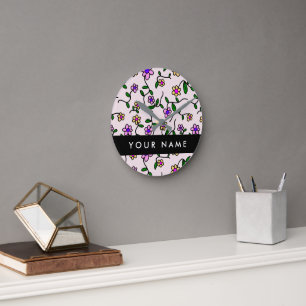 Horloge Ronde Fleurs Colorées, Fond Rose, Noir