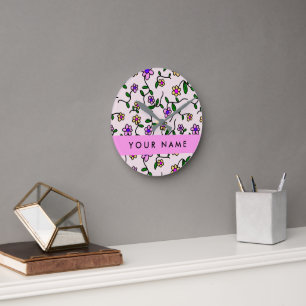 Horloge Ronde Fleurs Colorées, Fond Rose, Rose