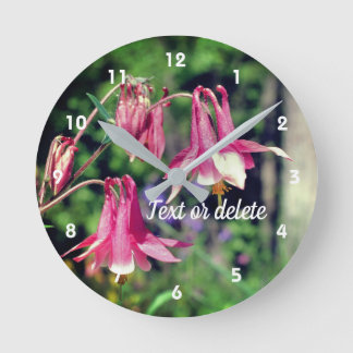 Horloge Ronde Fleurs de colonne rose Gros plan Personnalisé