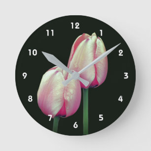 Horloge Ronde Fleurs de tulipe rose goutte de pluie