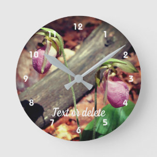 Horloge Ronde Fleurs d'orchidées de chlipper rose boisé