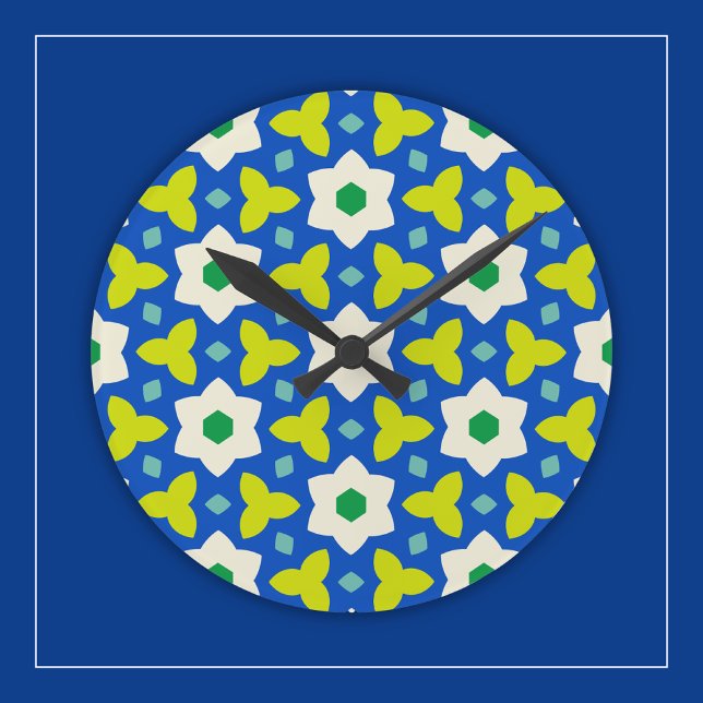 Horloge Ronde Fleurs mignonnes sur bleu et vert géométrique flor (Créateur téléchargé)