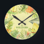 Horloge Ronde Fleurs tropicales Verdure fruitée<br><div class="desc">Votre nom est présenté sur une horloge à l'aquarelle avec des fleurs tropicales,  des fruits et de la verdure sur un arrière - plan vert pâle doux. CORRESPONDRE des articles dans notre magasin.</div>