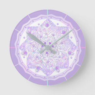 Horloge Ronde flocon de neige violet clair et coeur étincelant