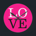 Horloge Ronde Fond de rose amour mariage<br><div class="desc">Vous pouvez facilement changer les polices et les couleurs. Vous pouvez également ajouter votre logo et l'image de fond comme vous le souhaitez.</div>