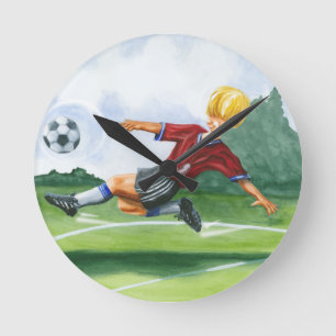 Horloge Ronde Footballeur donnant un coup de pied une boule par