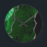 Horloge Ronde Forêt Glamouruse Vert Marbre Chic Paillettes Argen<br><div class="desc">Les agates sont des pierres qui se caractérisent par des bandes de différentes couleurs qui ne sont pas très contrastées. Ce beau design élégant en vert émeraude ou forêt dans différentes nuances avec des étincelles et des paillettes d'argent a une esthétique minérale comme l'agate.</div>