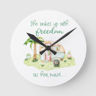 Horloge Ronde "Freedom on her Mind" - Retro Camper Caravan