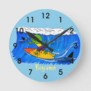 Horloge Ronde Funny frilled neck lizard surfing cartoon