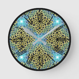Horloge Ronde Garniture victorienne dorée sur fond aqua