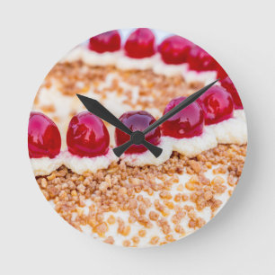 Horloge Ronde Gâteau à la couronne de Francfort avec cerises sur