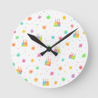 Horloge Ronde Gâteau d'anniversaire à l'aquarelle arc-en-ciel pe