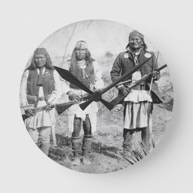 Horloge Ronde Geronimo and three of his Apache warriors, 1886 (b (Recto)