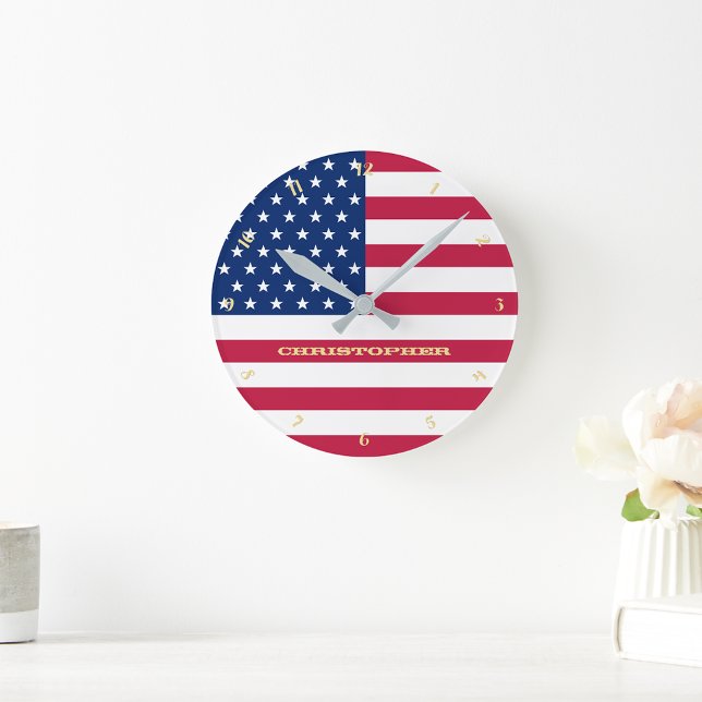 Horloge Ronde Gold Monogrammed Patriotic America USA Flag Custom (Gold Monogrammed Patriotic America USA Flag Custom Round Clock)