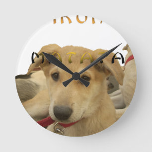 Horloge Ronde "Hakuna Matata Pup" - Insouciant Amour des chiots