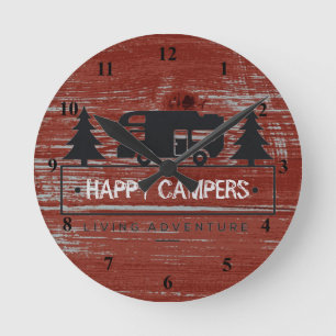 Horloge Ronde Happy Campers   Red Rustic Barn Wood RV Camping