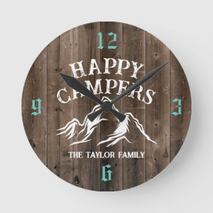 Horloge Ronde Happy Campers Rustic Mountain Camping Nom de famil