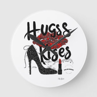 Horloge Ronde Hugs & Kisses Polka Radio Wall Clock By Gaile