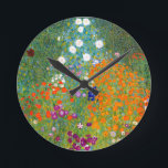 Horloge Ronde Jardin des fleurs de Gustav Klimt Floral Vintage<br><div class="desc">Bauerngarten / Jardin fleuri / Jardin cottage Art vintage peint en 1905 par le Symboliste autrichien et artiste Art nouveau Gustav Klimt (1862-1918)</div>