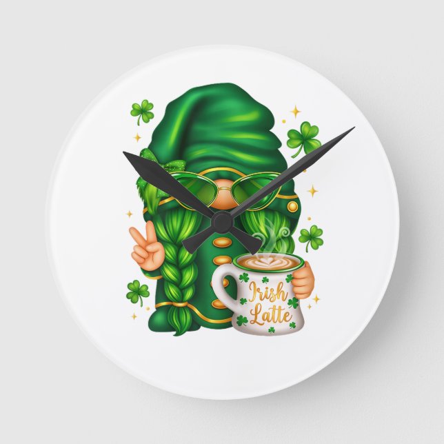 Horloge Ronde Joli gnome de la Saint-Patrick buvant du café (Recto)