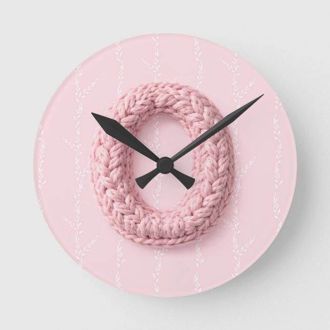 Horloge Ronde Joli monogramme O initial en crochet rose bohème (Recto)