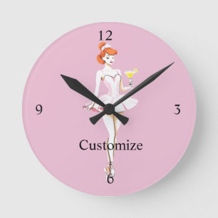 Horloge Ronde Jolie ballerine posant avec Martini Thunder_Cove