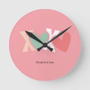 Horloge Ronde Jour de la Saint Valentin "XOXO" coloré