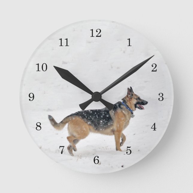 Horloge Ronde Joyeux chien berger allemand Secouru dans la neige (Recto)