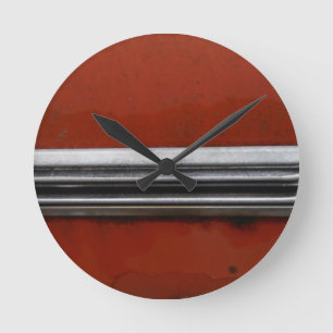 Horloge Ronde Junk Yard vintage car, Red and Silver Old Paint